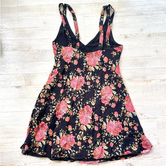 WAYF Floral Mini Skater Dress |‎ Black Size Small - Picture 6 of 9